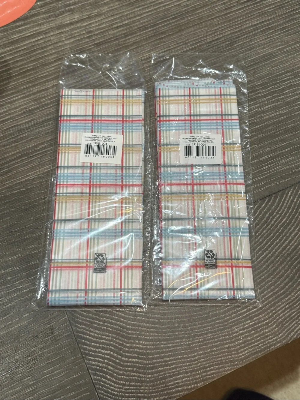 NWT Hallmark Plaid Tissue Paper Pack 16 sheets